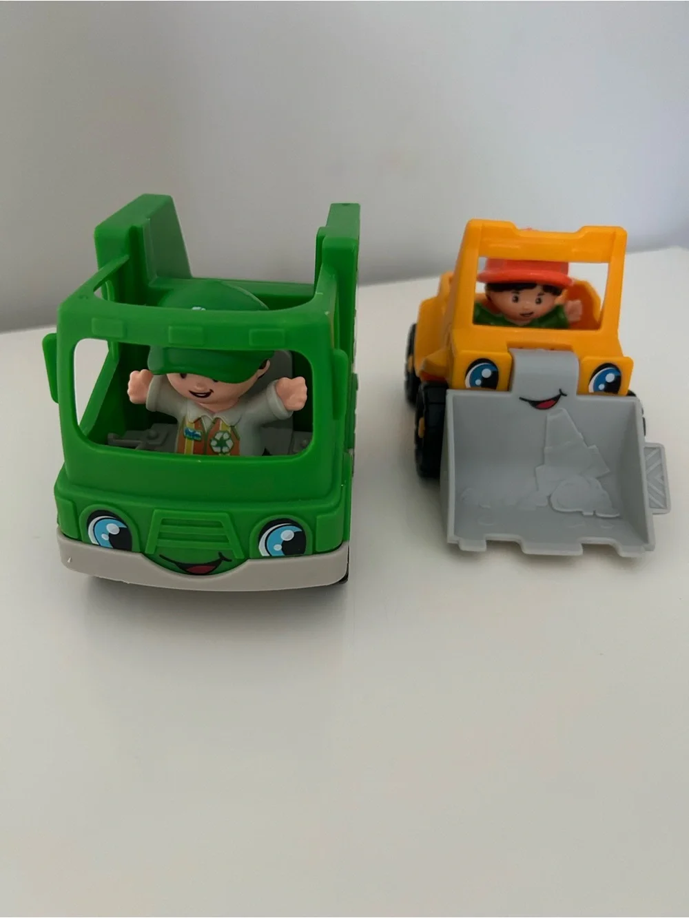 Fisher-Price Little People Bundle Recycle Truck & Bulldozer Toy Vehicle Figurine